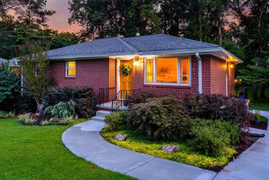 3296 Woodview Drive, Smyrna, GA 30082 — most recent listing photo