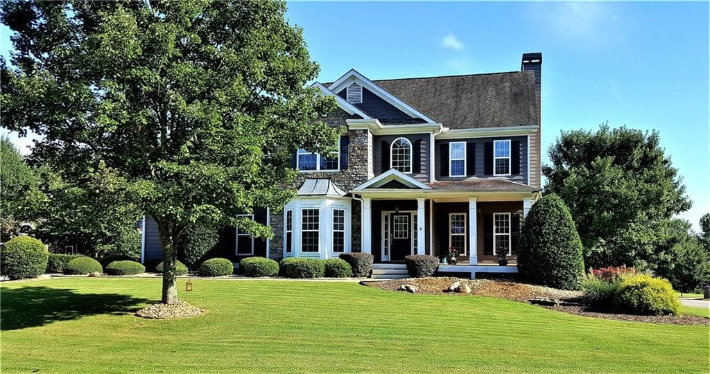 4 bedroom, 3 bathroom, 2,512 sq ft single family residence sold at 8210 Applewood Court, Gainesville, GA 30506