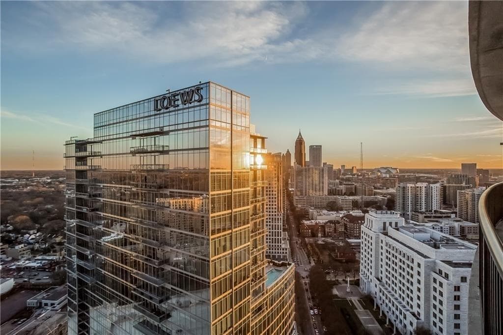 2 bedroom, 2 bathroom, 1,386 sq ft condominium sold at 1080 Peachtree Street 3204, Atlanta, GA 30309