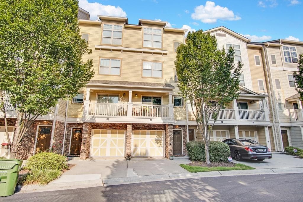 2 bedroom, 3 bathroom, 1,281 sq ft townhouse sold at 220 Semel Circle 122, Atlanta, GA 30309