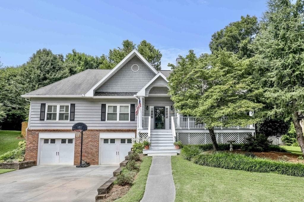 2441 Kingsglen Court, Dunwoody, GA 30360 — most recent listing photo