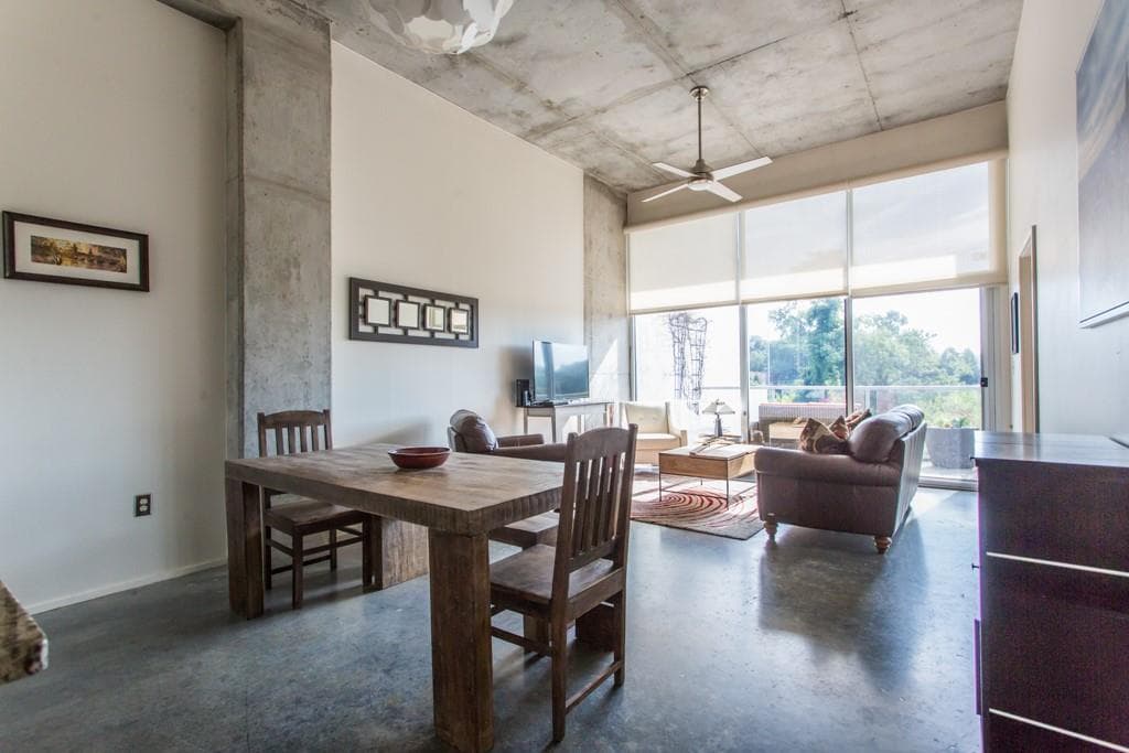 1 bedroom, 2 bathroom, 879 sq ft condominium sold at 130 Arizona Avenue 404, Atlanta, GA 30307