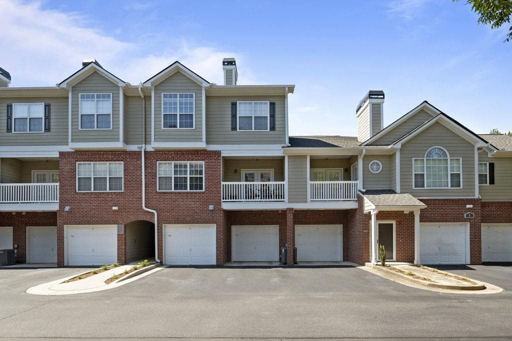 3 bedroom, 3 bathroom, 1,780 sq ft condominium sold at 1116 Woodland Lane 1116, Alpharetta, GA 30009