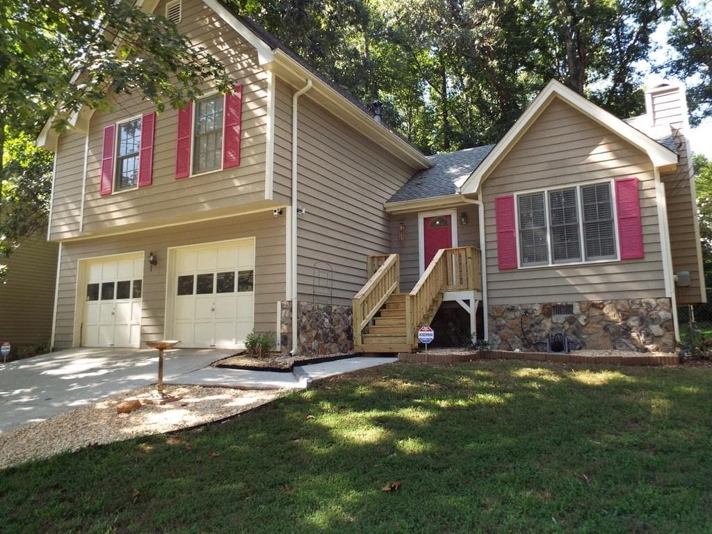 3 bedroom, 3 bathroom, 1,813 sq ft single family residence sold at 3143 GLYNN MILL Drive, Snellville, GA 30039