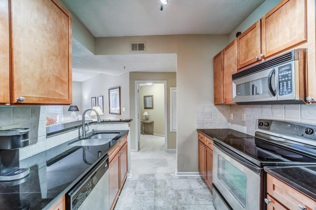 2 bedroom, 2 bathroom, 1,375 sq ft condominium sold at 1250 Parkwood Circle 2114, Atlanta, GA 30339