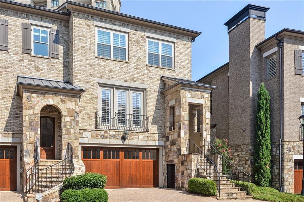 3 bedroom, 4 bathroom, 2,969 sq ft townhouse sold at 2801 Paces Lookout Lane, Atlanta, GA 30339