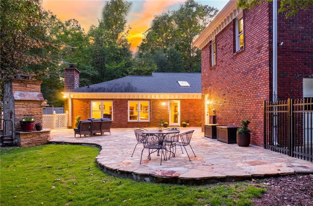6 bedroom, 5 bathroom, 5,092 sq ft single family residence sold at 9395 Riviera Road, Roswell, GA 30075