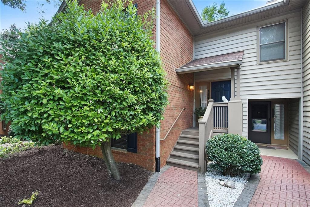 604 Garden Court, Sandy Springs, GA 30328 — most recent listing photo