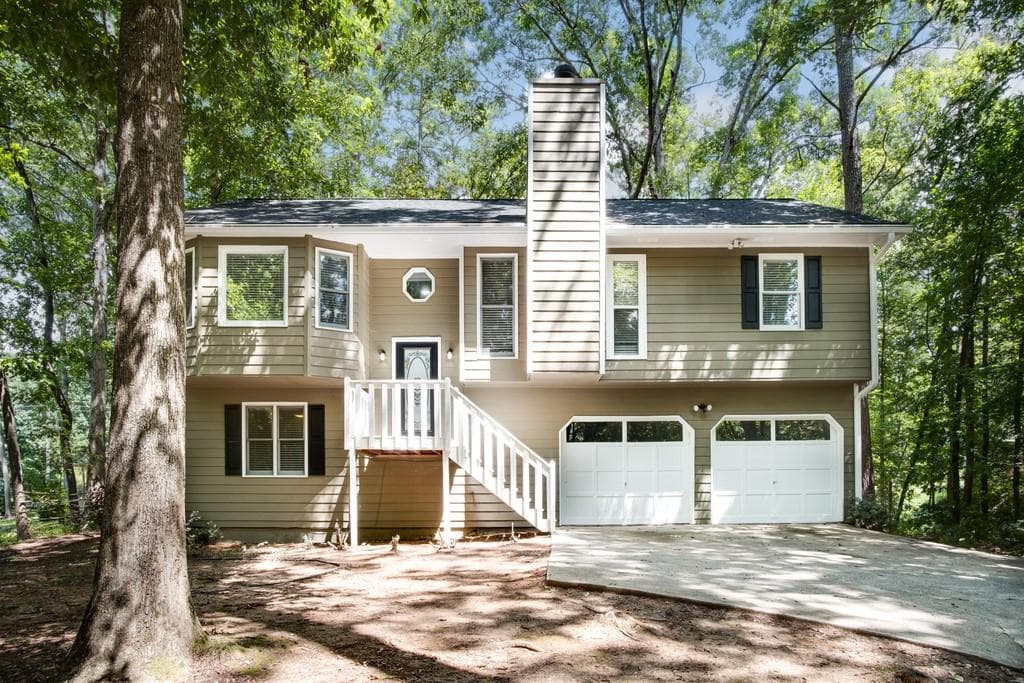 4 bedroom, 3 bathroom, 1,714 sq ft single family residence sold at 1528 Oakleaf Drive, Auburn, GA 30011