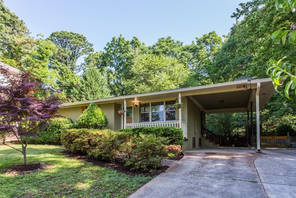 3 bedroom, 1 bathroom, 1,045 sq ft single family residence sold at 2083 Stockbridge Drive, Atlanta, GA 30316