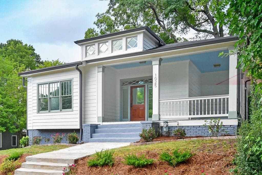 3 bedroom, 2 bathroom, 1,820 sq ft single family residence sold at 1025 Oak Street, Atlanta, GA 30310