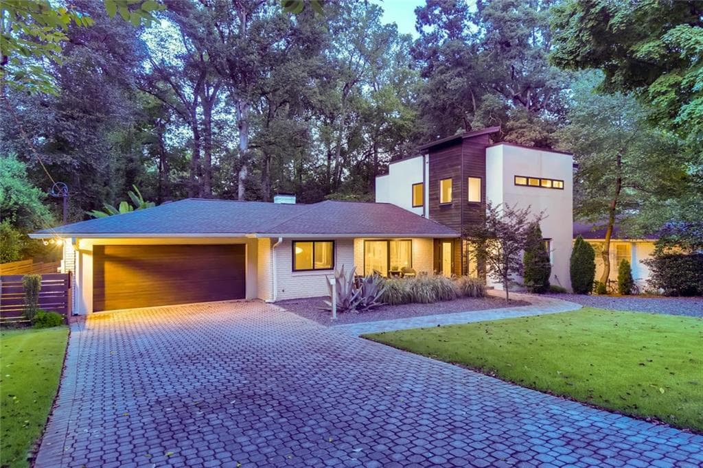 3 bedroom, 3 bathroom, 2,750 sq ft single family residence sold at 1538 Walthall Court, Atlanta, GA 30318