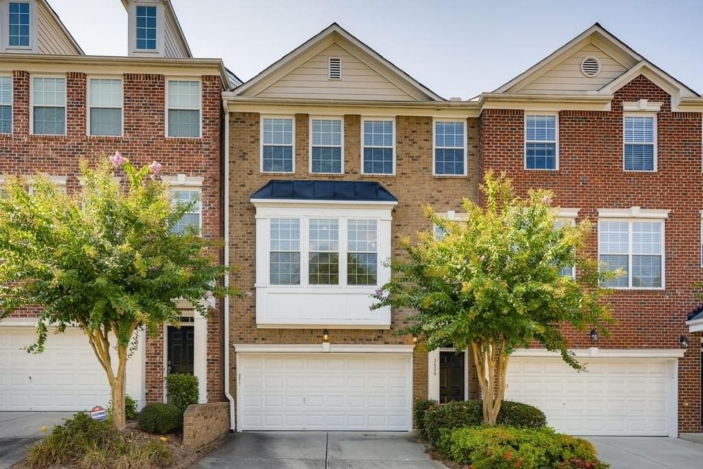 3 bedroom, 3 bathroom, 2,423 sq ft townhouse sold at 3626 CHATTAHOOCHEE SUMMIT Drive 12, Atlanta, GA 30339