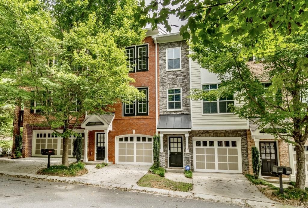2 bedroom, 3 bathroom, 1,686 sq ft townhouse sold at 5600 Glenridge Park, Atlanta, GA 30342