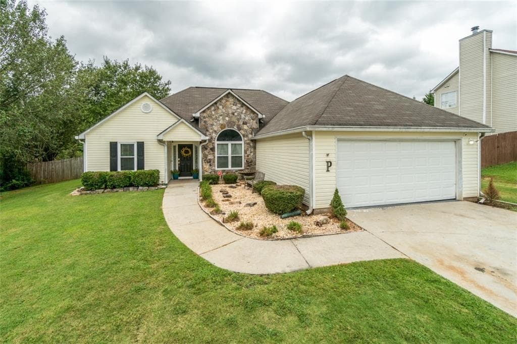 3 bedroom, 2 bathroom, 1,543 sq ft single family residence sold at 2915 Hampton Valley Drive, Loganville, GA 30052