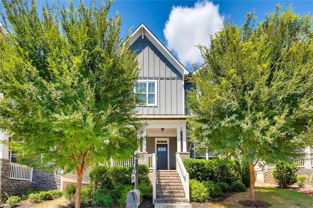 3 bedroom, 3 bathroom, 2,270 sq ft single family residence sold at 944 Westmoreland Circle, Atlanta, GA 30318