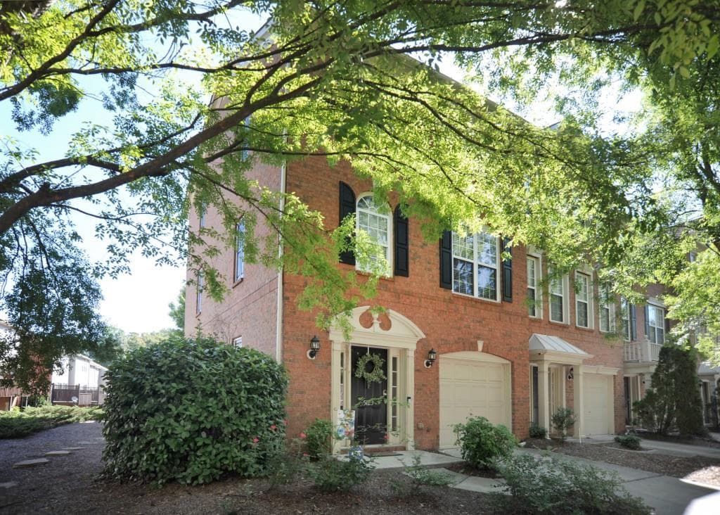 3 bedroom, 4 bathroom, 1,963 sq ft townhouse sold at 5123 Manerdale Drive 9, Atlanta, GA 30339
