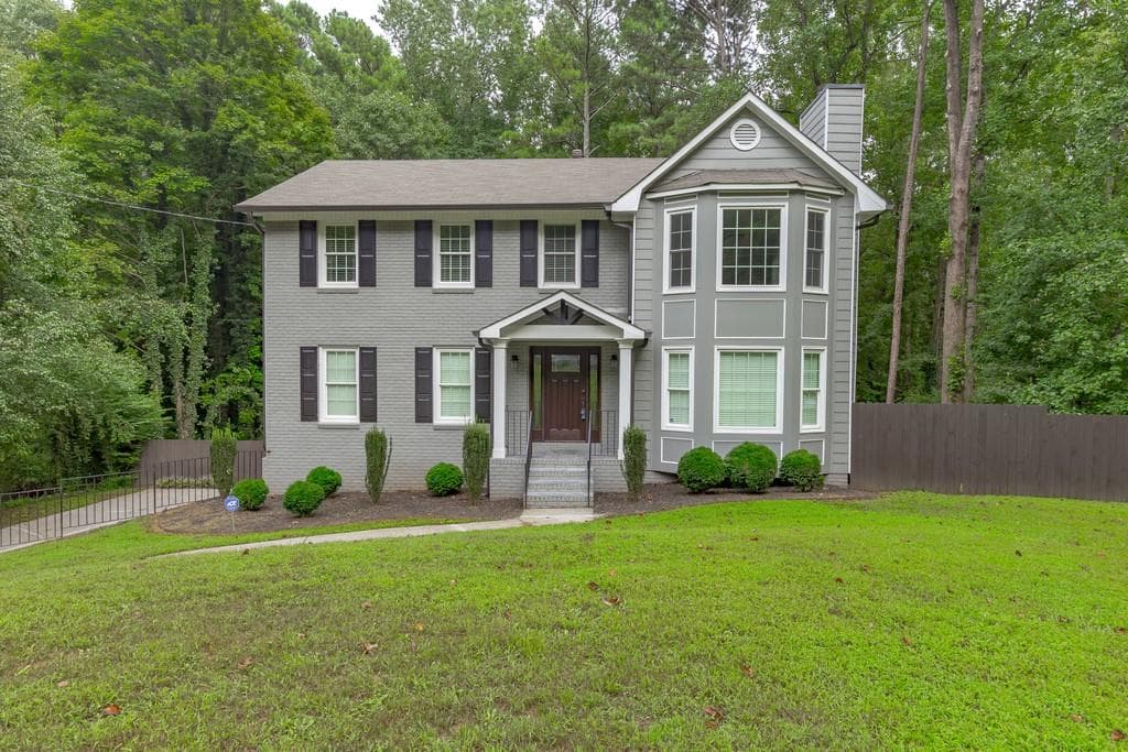 5 bedroom, 4 bathroom, 2,820 sq ft single family residence sold at 10905 Shallowford Road, Roswell, GA 30075
