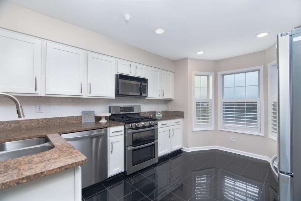 4001 RIVERLOOK Parkway 208, Marietta, GA 30067 — most recent listing photo