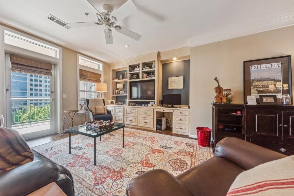 1 bedroom, 1 bathroom, 1,025 sq ft condominium sold at 3334 Peachtree Road 514, Atlanta, GA 30326