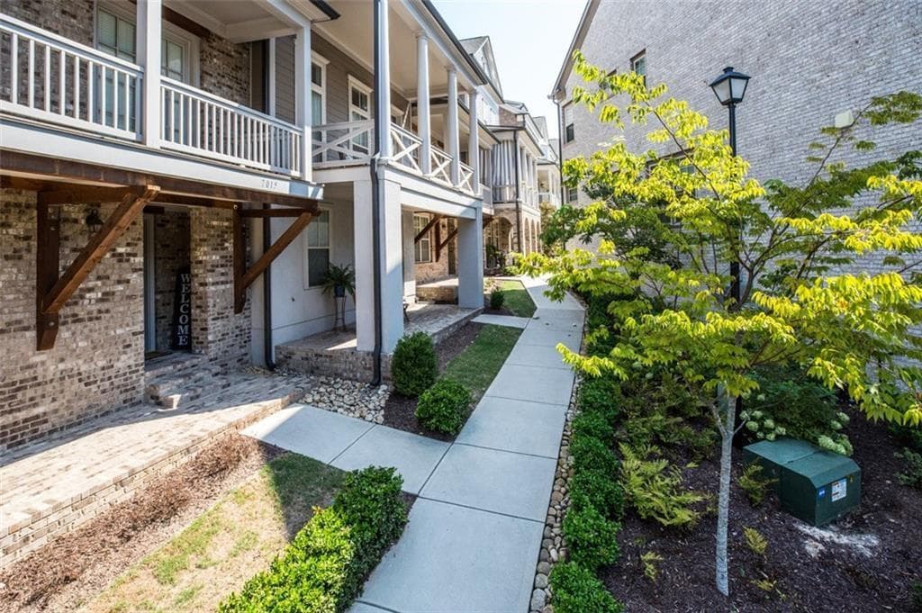 4 bedroom, 4 bathroom, 2,400 sq ft townhouse sold at 7013 Senaca Court, Roswell, GA 30076