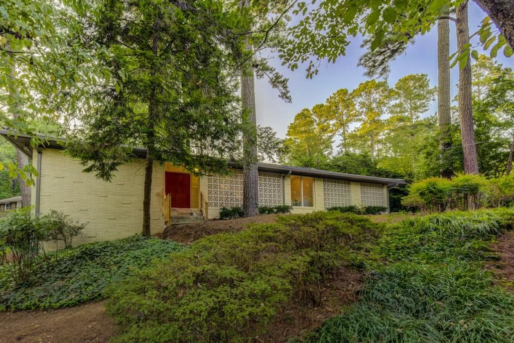 5 bedroom, 3 bathroom single family residence sold at 2832 Greenrock Trail, Atlanta, GA 30340