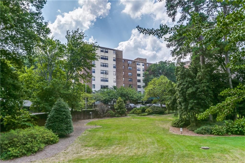 2 bedroom, 2 bathroom condominium sold at 2965 Pharr Court 506, Atlanta, GA 30305