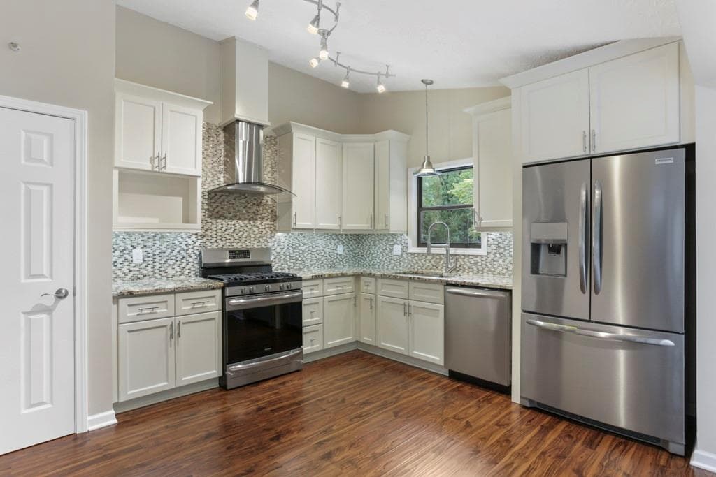 565 Ridgemont Drive, Roswell, GA 30076 — most recent listing photo