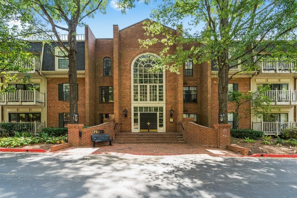 3 bedroom, 2 bathroom, 1,720 sq ft condominium sold at 26106 PLANTATION Drive, Atlanta, GA 30324