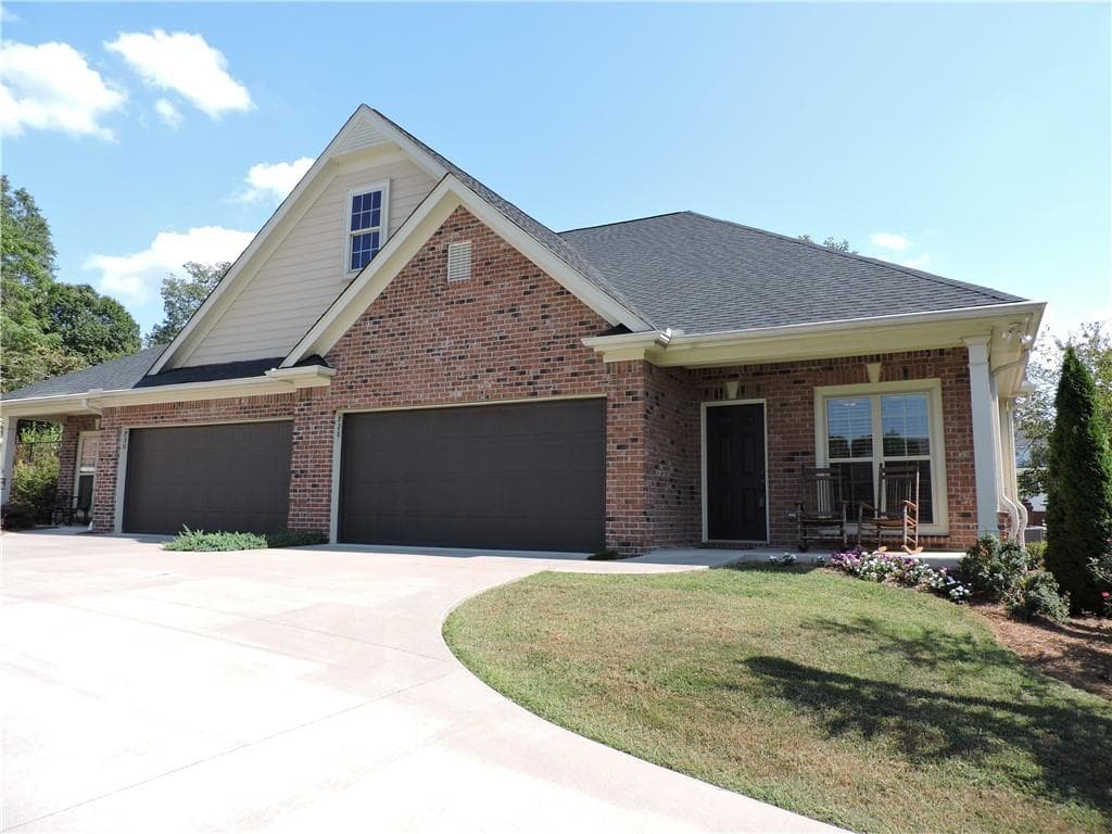 728 Bradford Street, Gainesville, GA 30501 — most recent listing photo