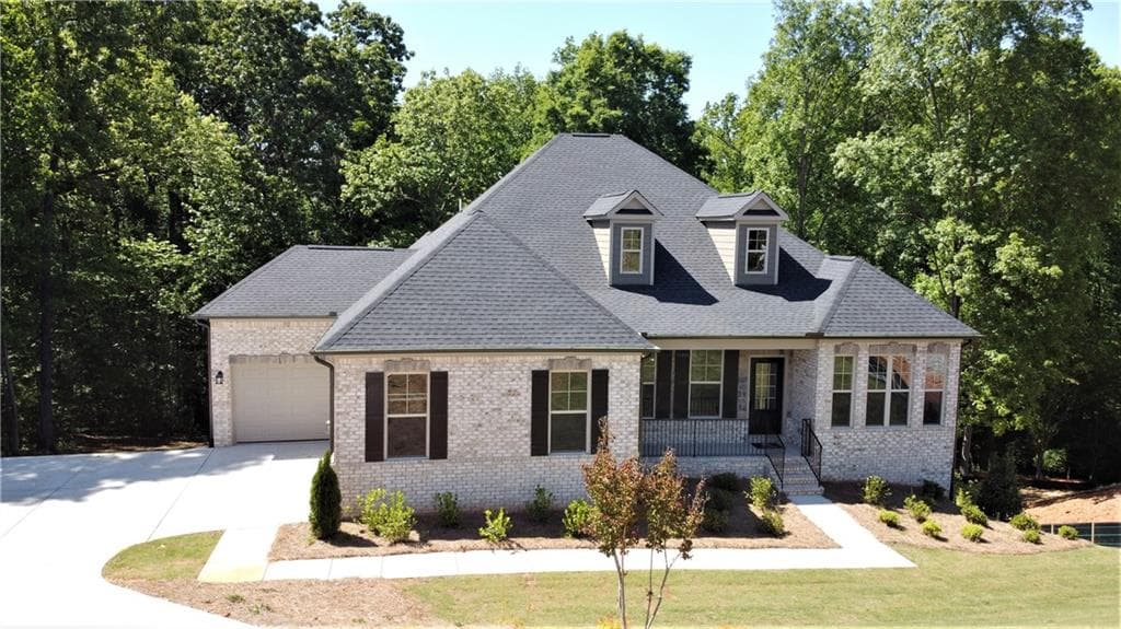 3 bedroom, 3 bathroom, 2,446 sq ft single family residence sold at 8465 Post Oak Lane, Gainesville, GA 30506