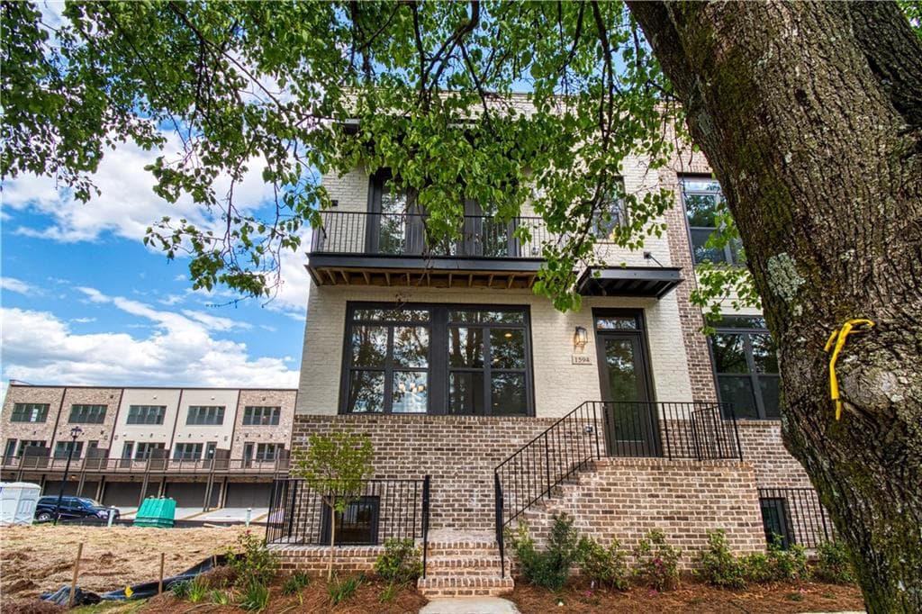 3 bedroom, 4 bathroom, 2,973 sq ft townhouse sold at 1594 Aldworth Place 13, Atlanta, GA 30339