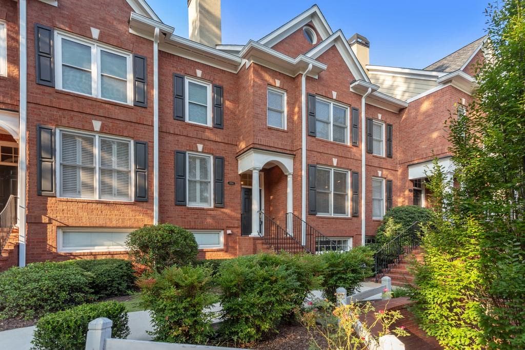 3 bedroom, 4 bathroom, 2,253 sq ft townhouse sold at 4354 PACES POINT Circle, Smyrna, GA 30080