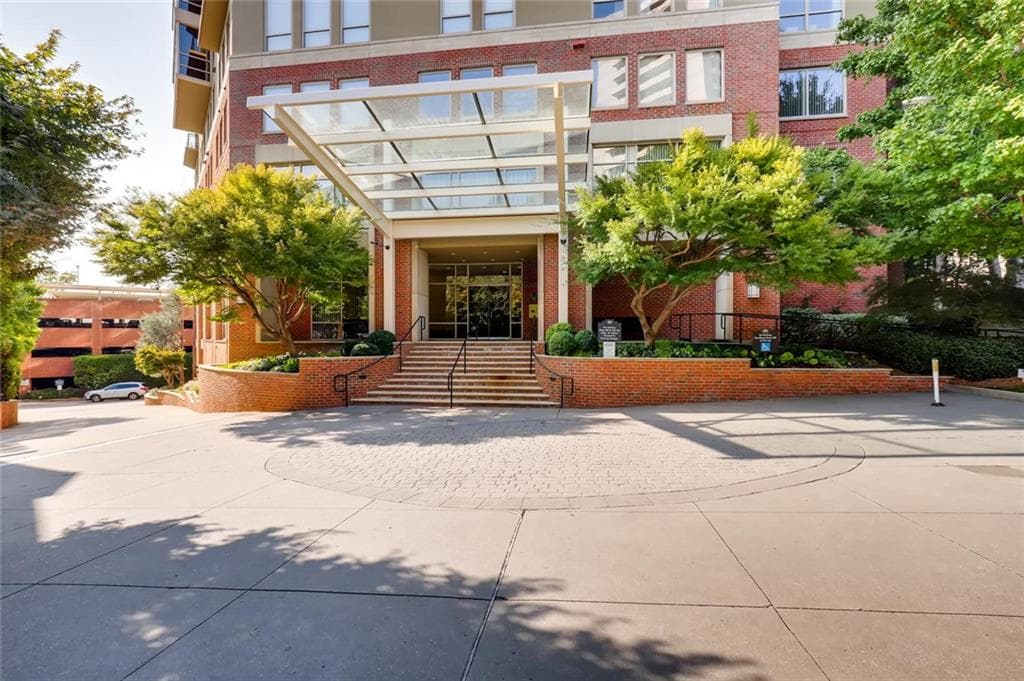 2626 Peachtree Road 405, Atlanta, GA 30305 — most recent listing photo