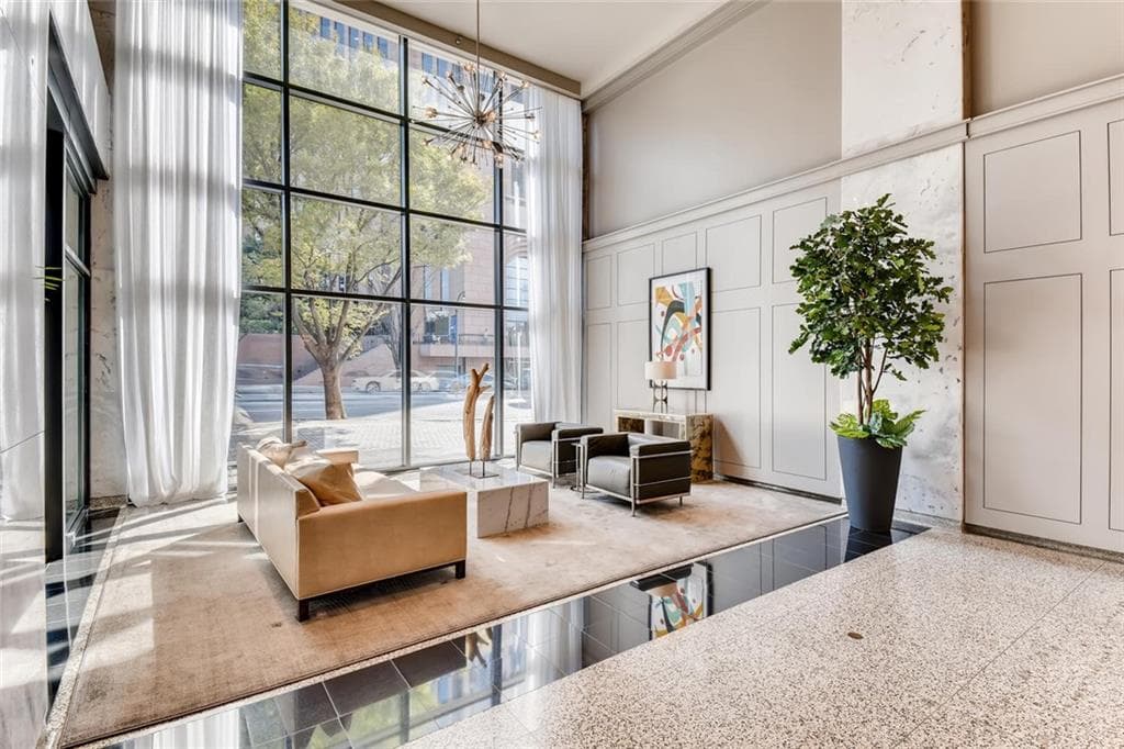 2 bedroom, 1 bathroom, 992 sq ft condominium sold at 620 Peachtree Street 1706, Atlanta, GA 30308