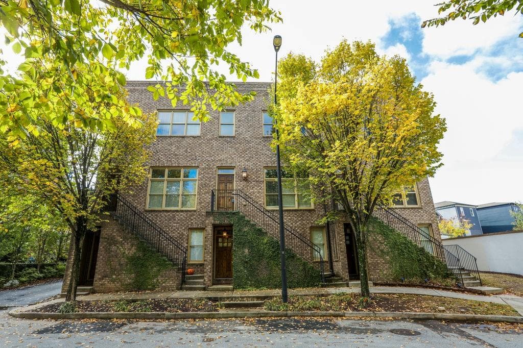 4 bedroom, 4 bathroom, 2,352 sq ft townhouse sold at 949 N Ormewood Park Drive, Atlanta, GA 30316