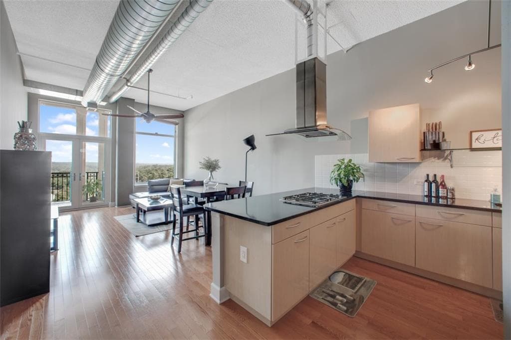 1 bedroom, 1 bathroom, 964 sq ft condominium sold at 3820 Roswell Road 814, Atlanta, GA 30342