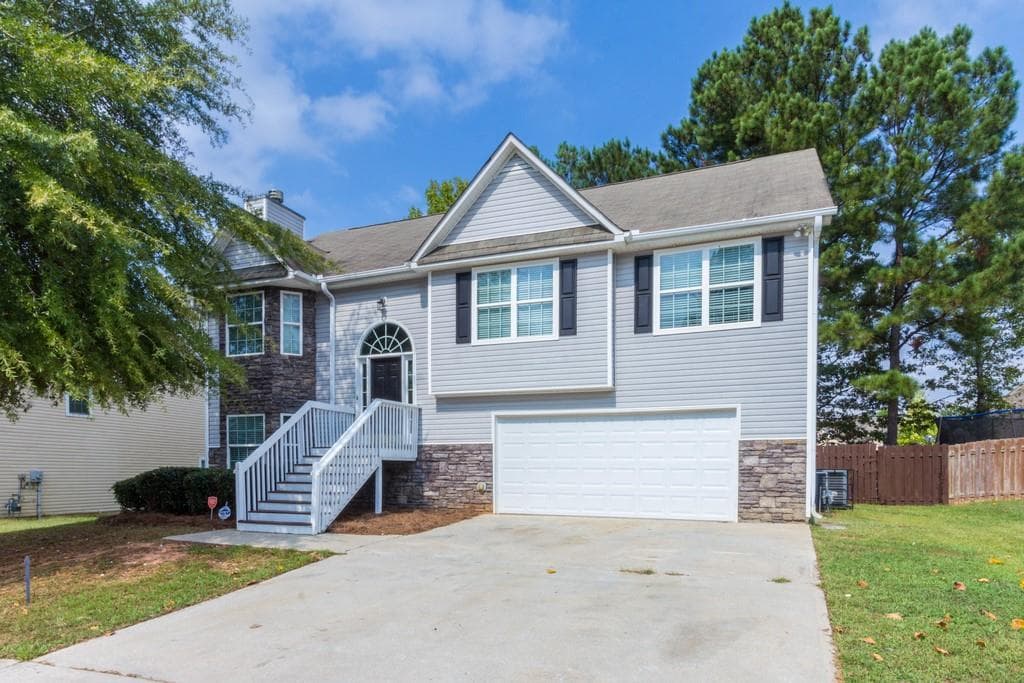 323 SAPPHIRE Bend, Riverdale, GA 30296 — most recent listing photo