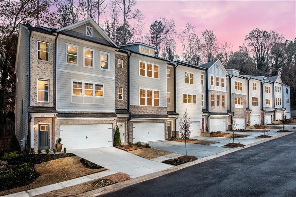2765 White Oak Lane 27, Decatur, GA 30032 — most recent listing photo