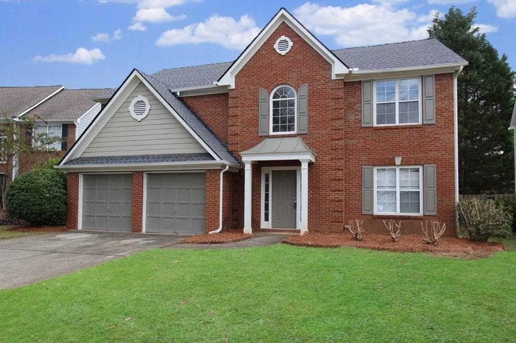 3 bedroom, 4 bathroom, 2,447 sq ft single family residence sold at 11065 Crabapple Lake Drive, Roswell, GA 30076