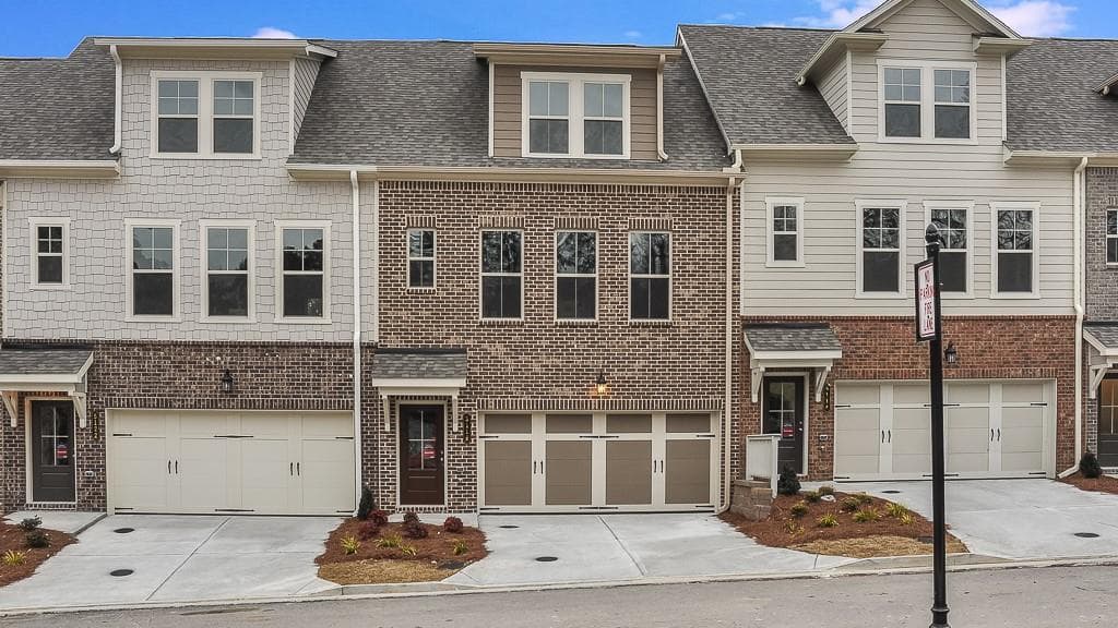 3 bedroom, 4 bathroom, 1,881 sq ft townhouse sold at 5118 Akbar Chase 24, Atlanta, GA 30339