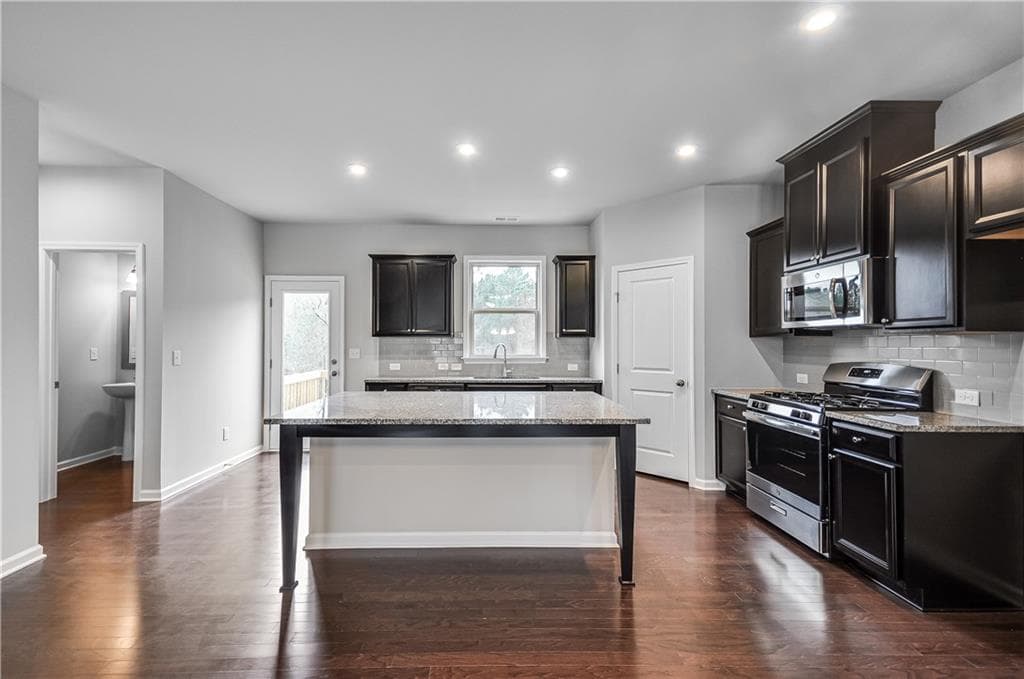 3 bedroom, 4 bathroom, 1,881 sq ft townhouse sold at 5122 Akbar Chase 25, Atlanta, GA 30339