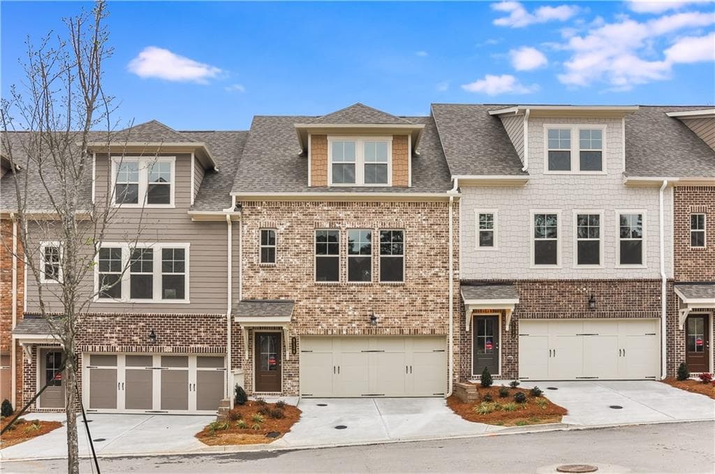 3 bedroom, 4 bathroom, 1,881 sq ft townhouse sold at 5126 Akbar Chase 26, Atlanta, GA 30339
