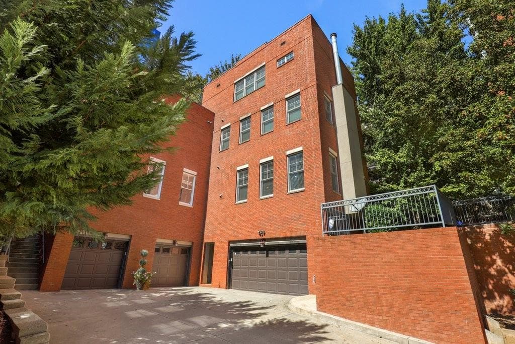 2 bedroom, 3 bathroom, 2,268 sq ft condominium sold at 199 12th Street 9, Atlanta, GA 30309