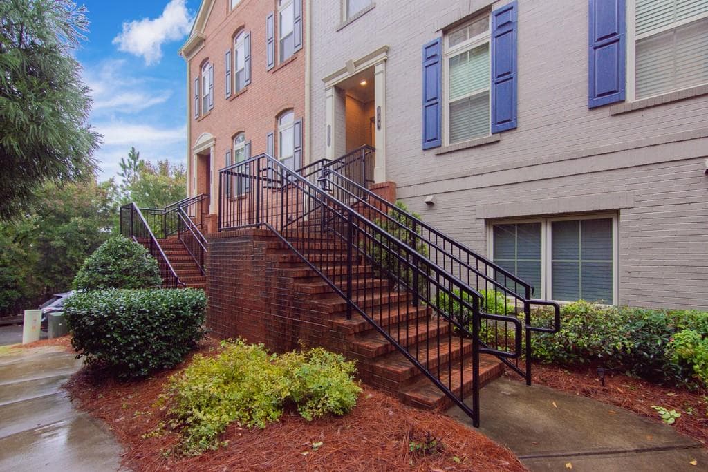 841 PERENNIAL Drive, Sandy Springs, GA 30328 — most recent listing photo