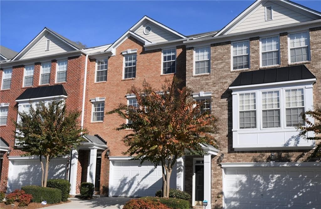 4 bedroom, 4 bathroom, 2,424 sq ft townhouse sold at 3801 Chattahoochee Summit Drive, Atlanta, GA 30339