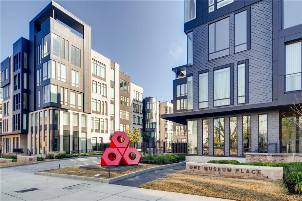 3 bedroom, 3 bathroom, 2,362 sq ft condominium sold at 1301 Peachtree Street 1E, Atlanta, GA 30309