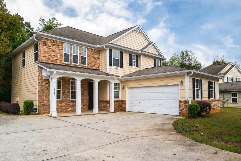3 bedroom, 3 bathroom, 2,616 sq ft single family residence sold at 7547 WAVERLY Loop, Fairburn, GA 30213