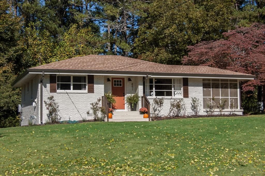 3 bedroom, 2 bathroom, 1,070 sq ft single family residence sold at 851 Lake Court, Smyrna, GA 30082