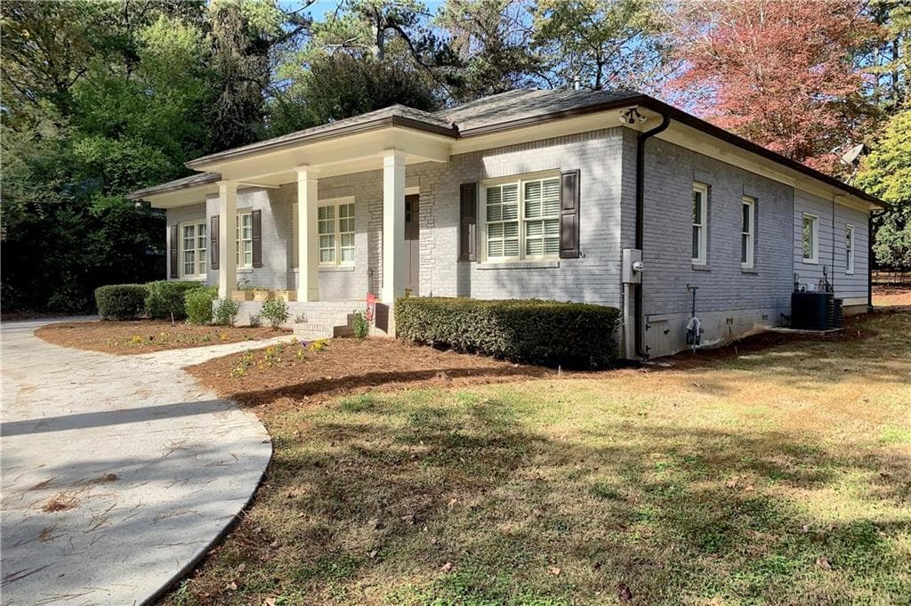 4 bedroom, 3 bathroom, 2,215 sq ft single family residence sold at 3252 Lavista Road, Decatur, GA 30033